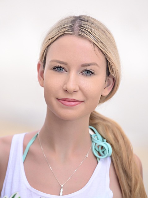 Accueil woman 2406963 640